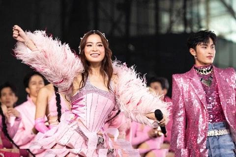 Nằm Mơ Thấy Tiền Đô Đánh Con Gì? Giải Mã Chi Tiết