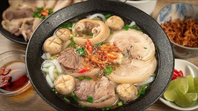 An bánh cạnh một mình
