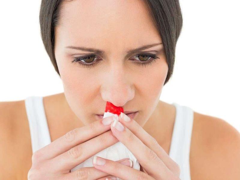 Chảy máu mũi kèm theo đau đớn trong mơ có ý nghĩa gì?