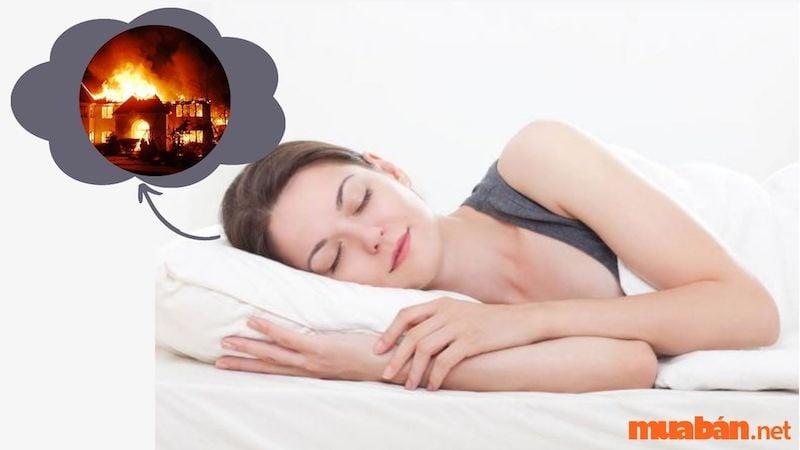 Nằm Mơ Thấy Crush Hôn Mình: Giải Mã Và Số Đề Liên Quan