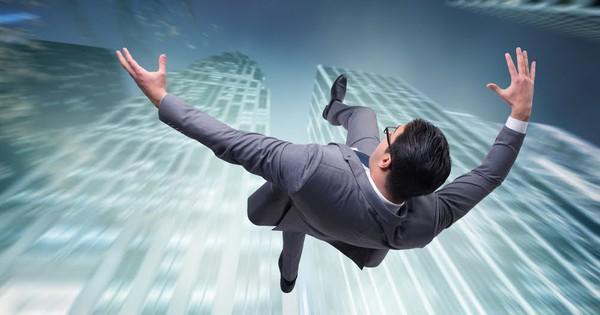 Mơ thấy rơi từ trên cao có ý nghĩa gì?