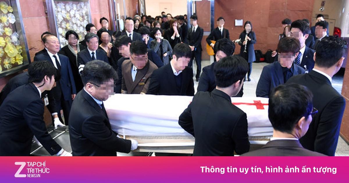 Giải Mã Giấc Mơ Thấy Nhiều Người Đội Khăn Tang