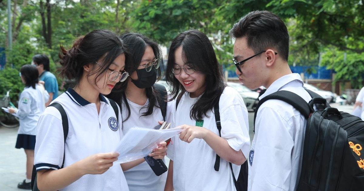 Nằm Mơ Thấy Hoa Chuối Đánh Con Gì? Giải Mã Bí Ẩn